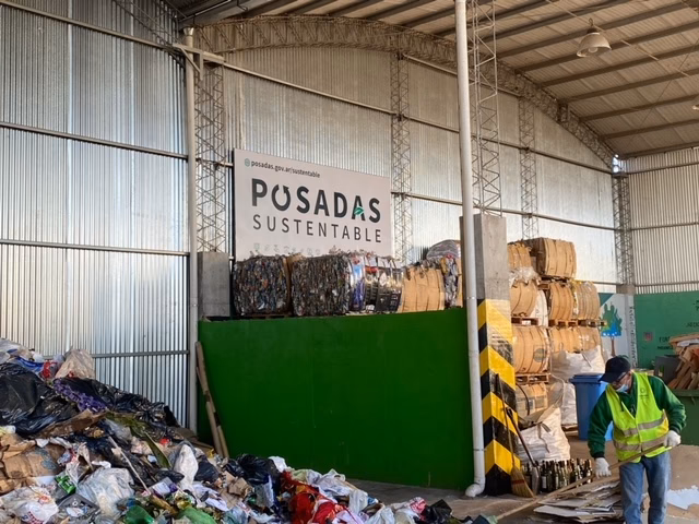 ¿Cuántas familias viven del reciclaje urbano en Posadas?