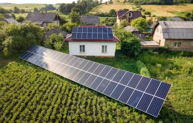 ¿Por qué es costoso implementar energías renovables en comunidades rurales?