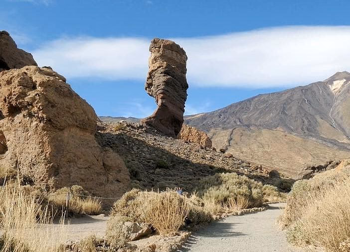 ¿Cómo afecta la velocidad del viento a la erosión eólica?