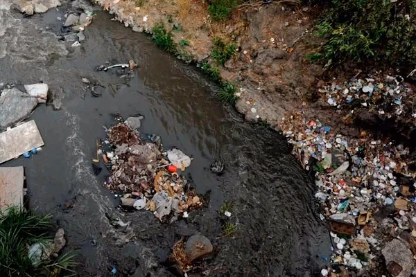 ¿Cuáles son los contaminantes del río Lea?