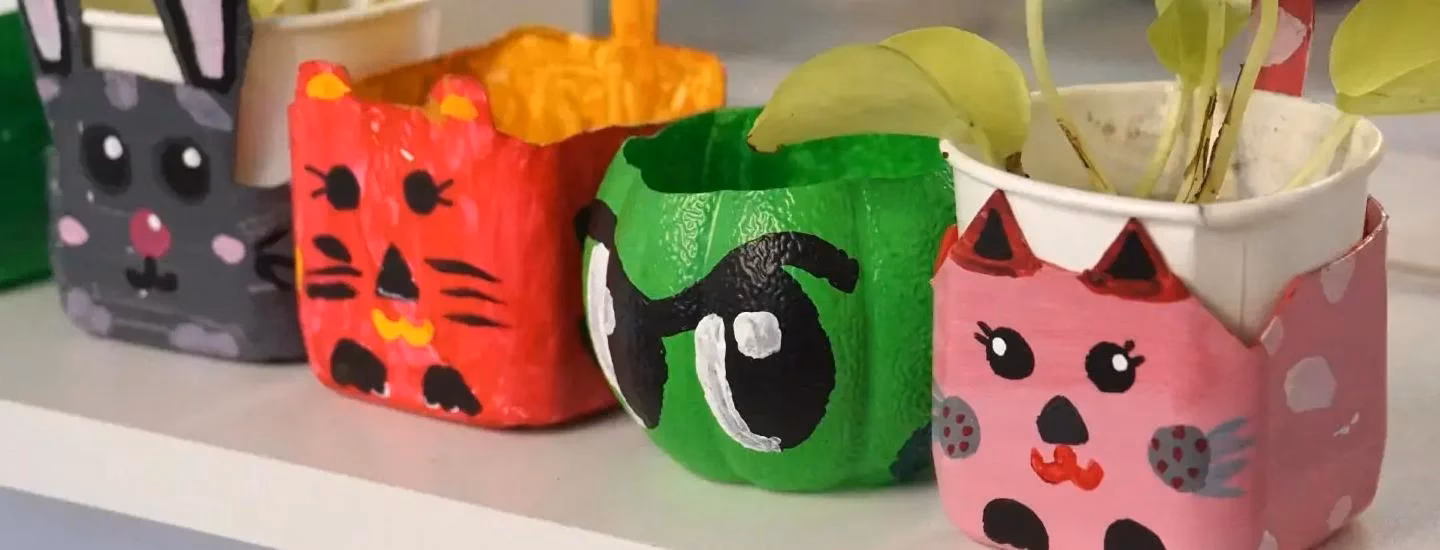 ¿Cómo se puede darle un segundo uso al cartón en los hogares?