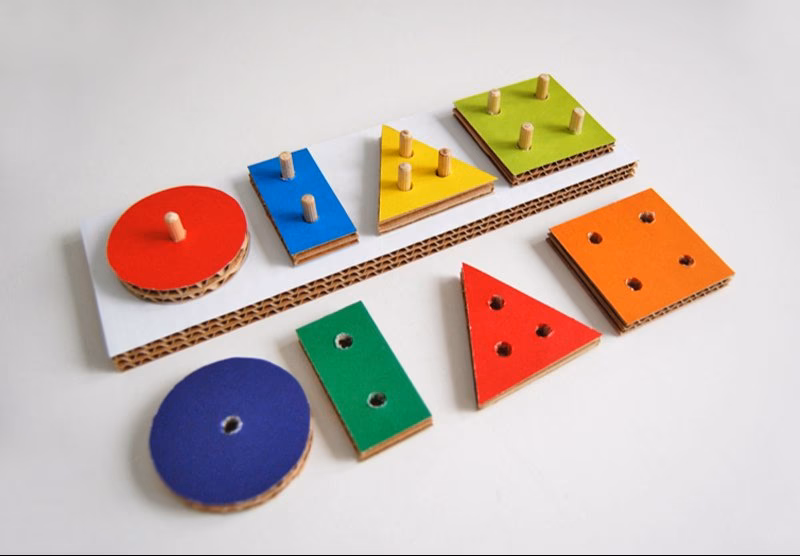 ¿Cómo crear figuras tridimensionales con material reciclado?