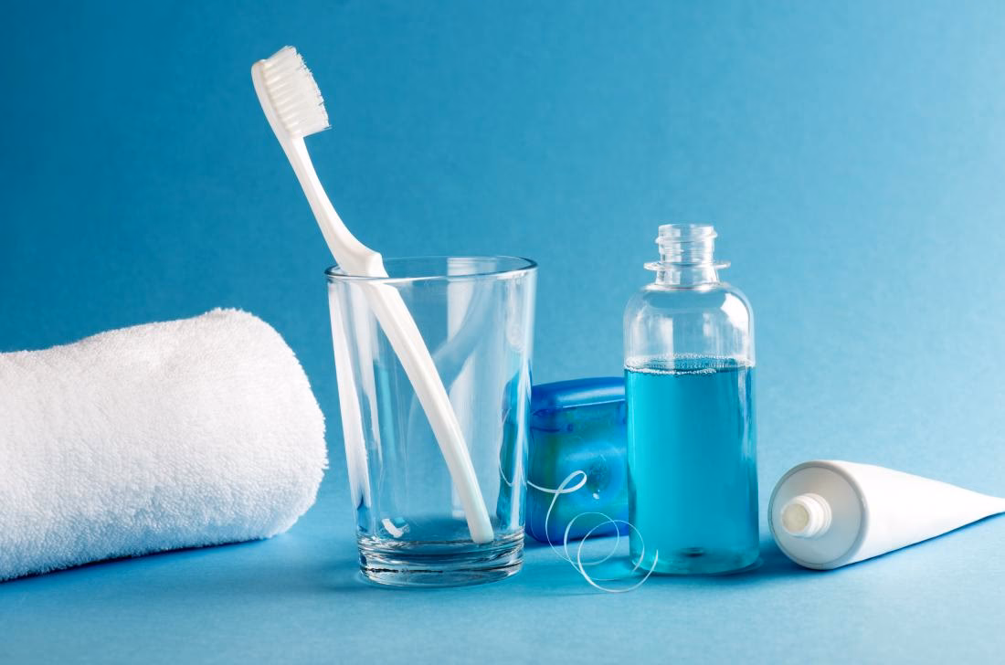 ¿Cómo se determinan los niveles de fluoruro en el ambiente?