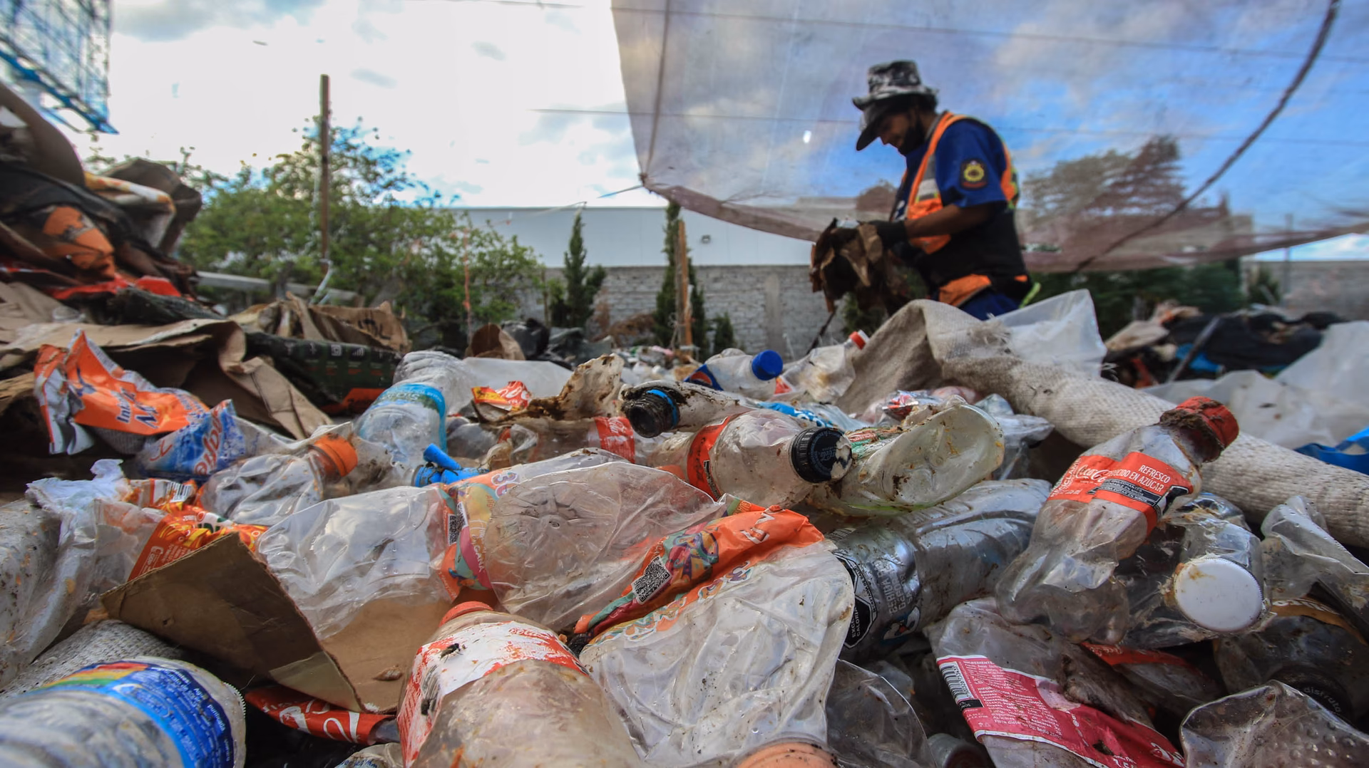 ¿Cuáles son las soluciones para reducir la contaminación por microplásticos?