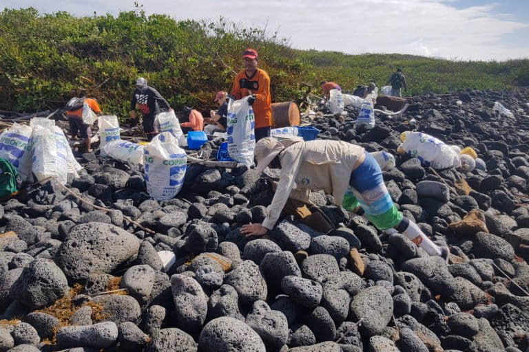¿Qué es la contaminación plástica en Galápagos?