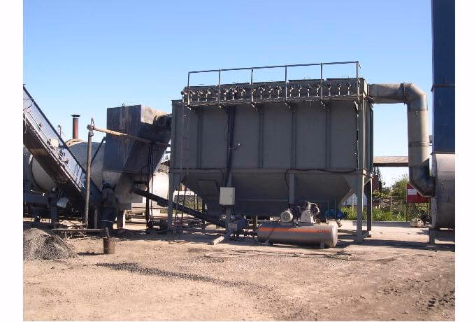 ¿Cómo influye el proceso de producción de mezclas asfálticas en el medio ambiente?