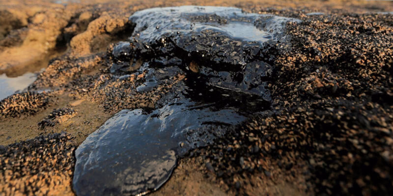 ¿Cómo afectan los hidrocarburos a la costa?