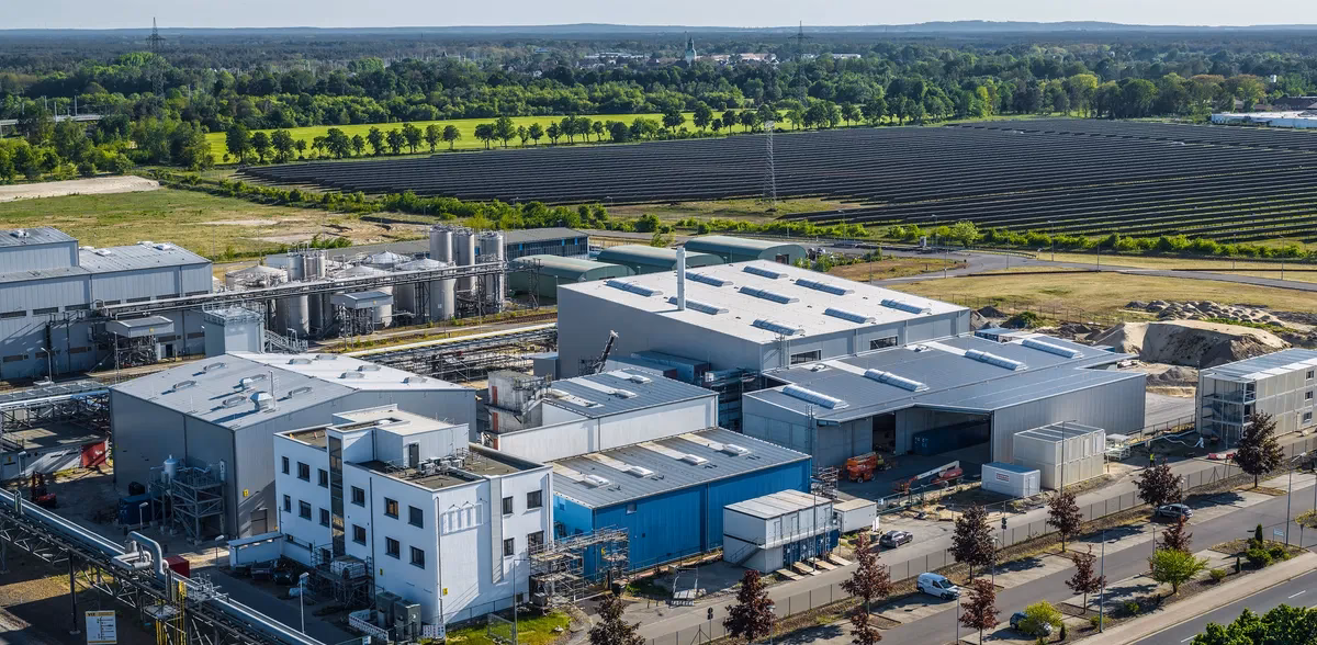 ¿Qué contienen principalmente las plantas de reciclaje?