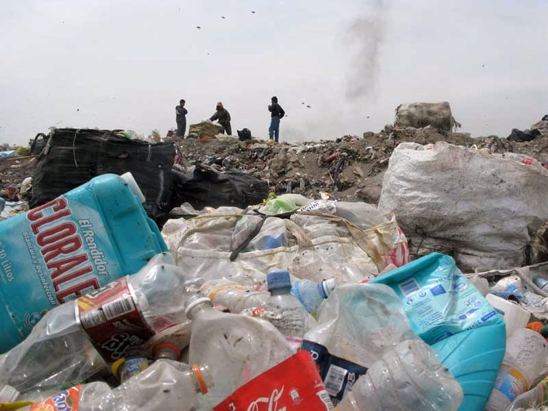 ¿Cuál es el impacto ambiental de los residuos sólidos?