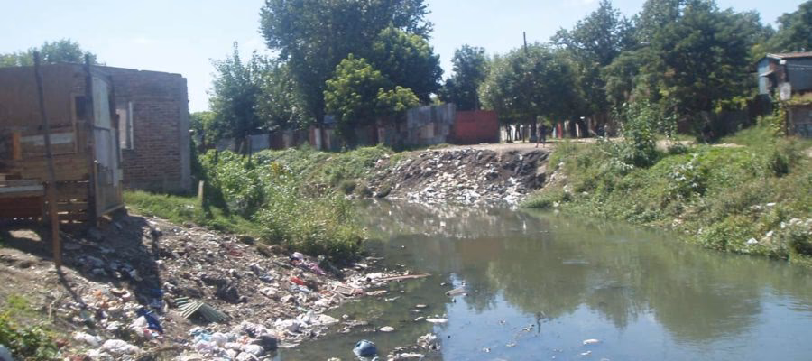 ¿Cuáles son los contaminantes de interés en el tratamiento del agua residual?