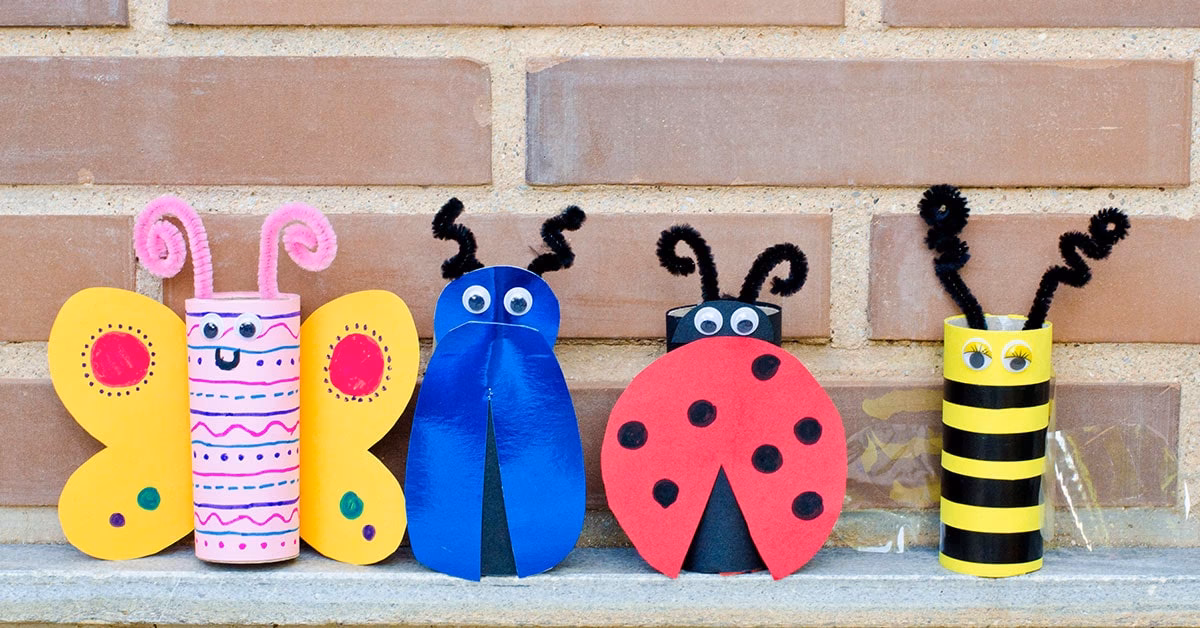 ¿Cómo hacer insectos con botellas recicladas y cucharas de plástico?