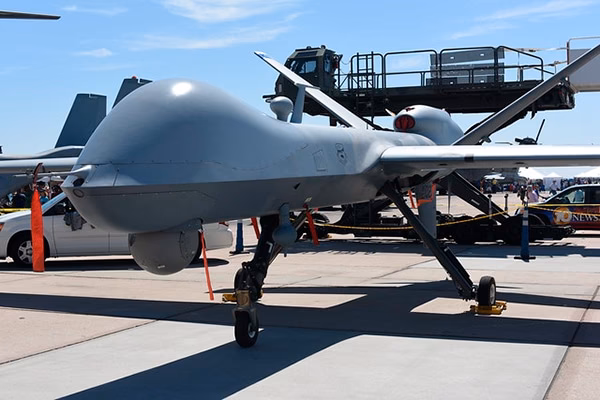 ¿Cuáles son los impactos ambientales asociados al ciclo de la economía militar?