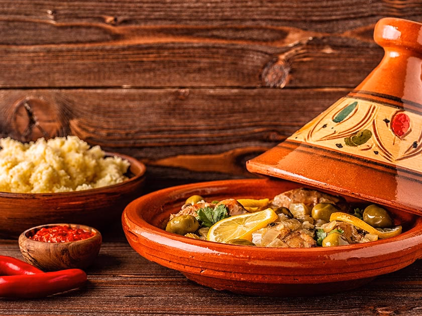 ¿Qué precauciones se deben tomar al manipular arcilla refractaria?