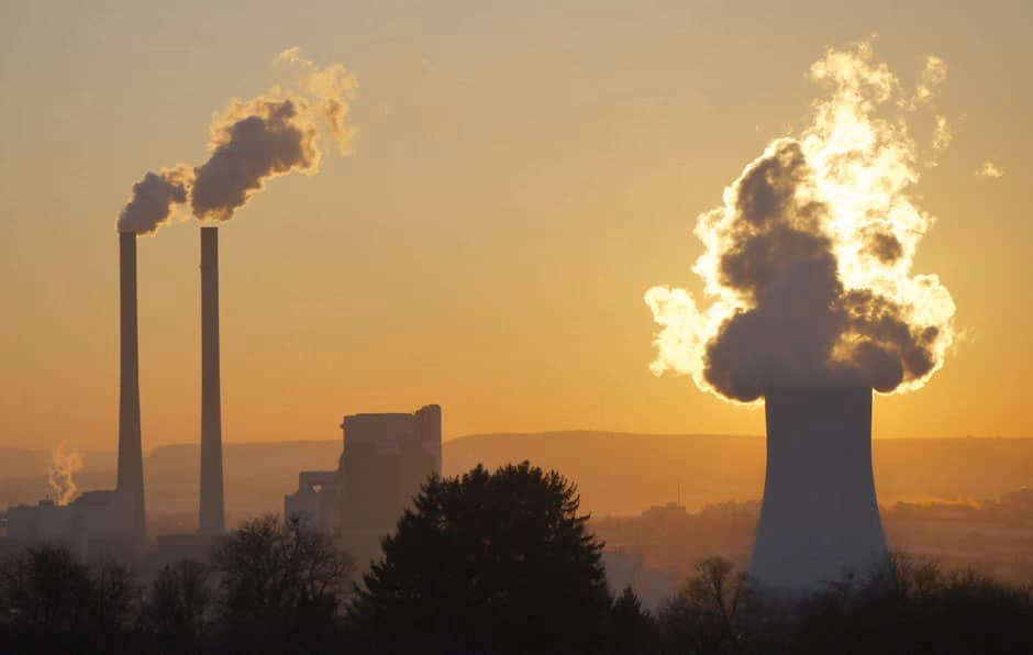 ¿Por qué la cal enciende el combustible?