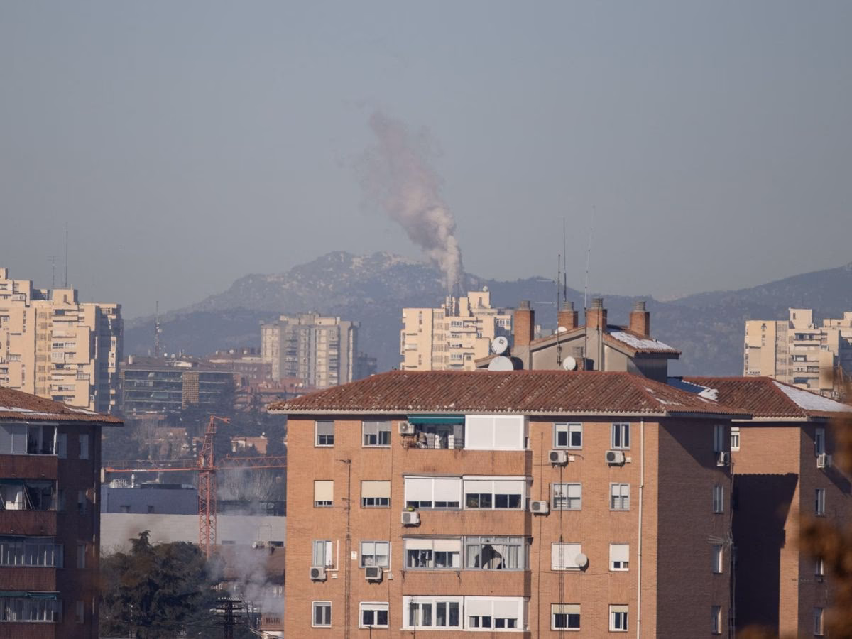 ¿Cuál es la importancia de los calentadores y calderas en la contaminación urbana?