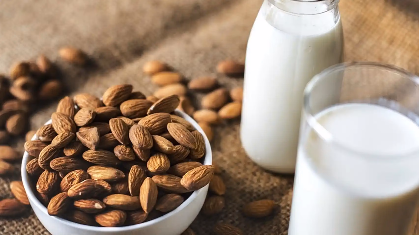 ¿Qué hace que la leche de almendras sea saludable?