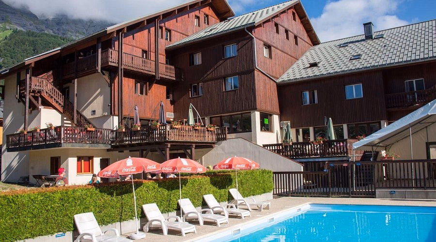 Quels sont les avantages du centre UCPA des Contamines ?