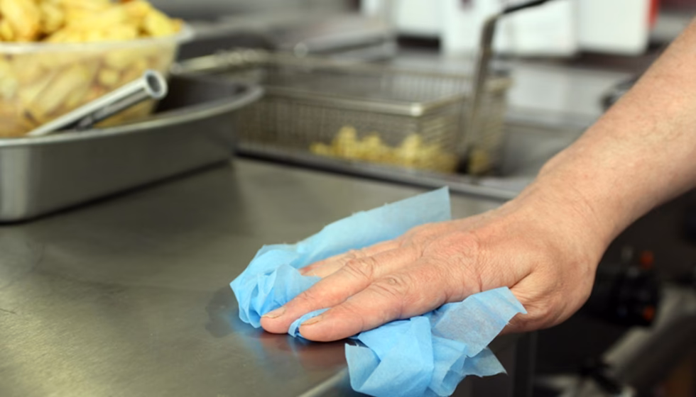 ¿Cuáles son los pasos de limpieza y desinfección?