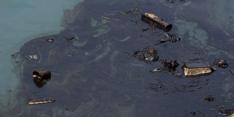 ¿Cuáles son las causas de la contaminación del agua en Argentina?
