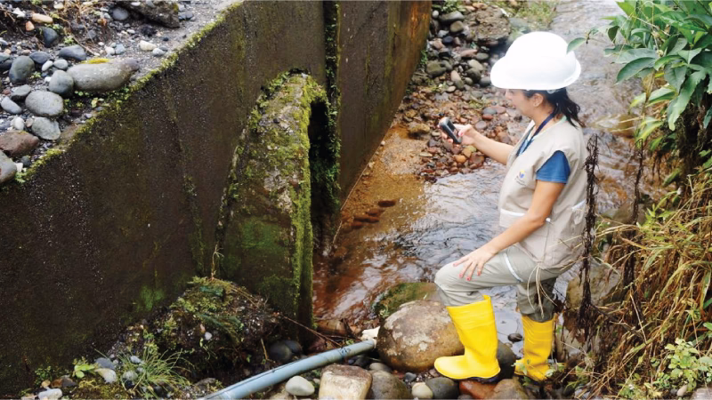 ¿Cómo mejorar la eficiencia y sostenibilidad de los procesos de tratamiento de aguas servidas?