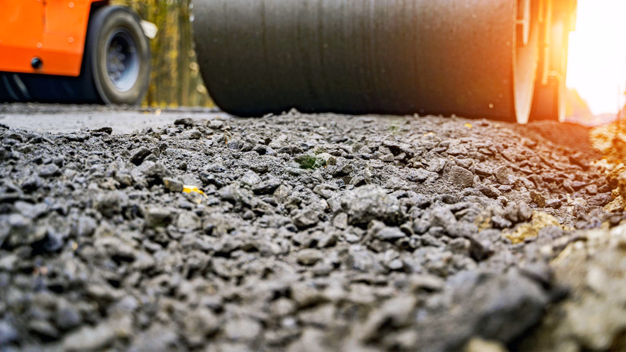 ¿Cuál es la temperatura de inflamación de los asfaltos diluidos?