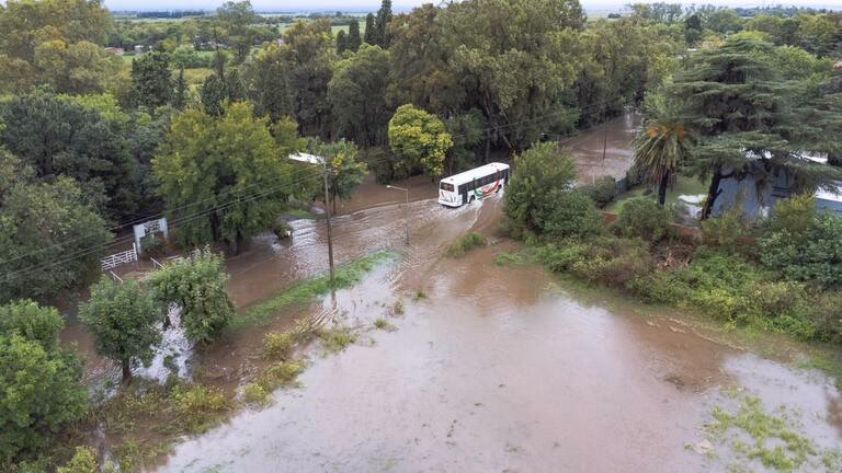 ¿Dónde se encuentra la Municipalidad de San Nicolás de los Arroyos?
