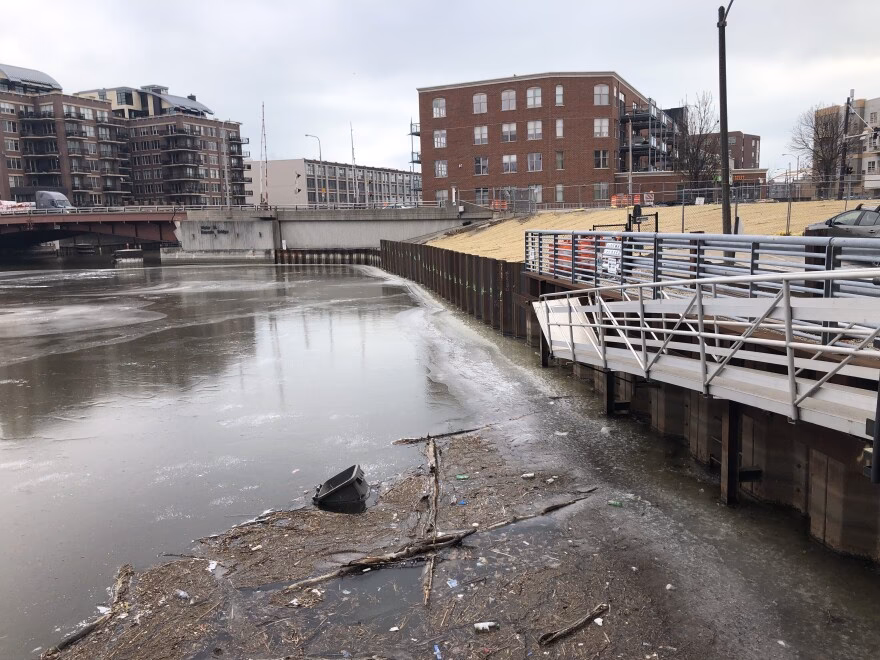 How do contaminants get into Milwaukee Water Works?