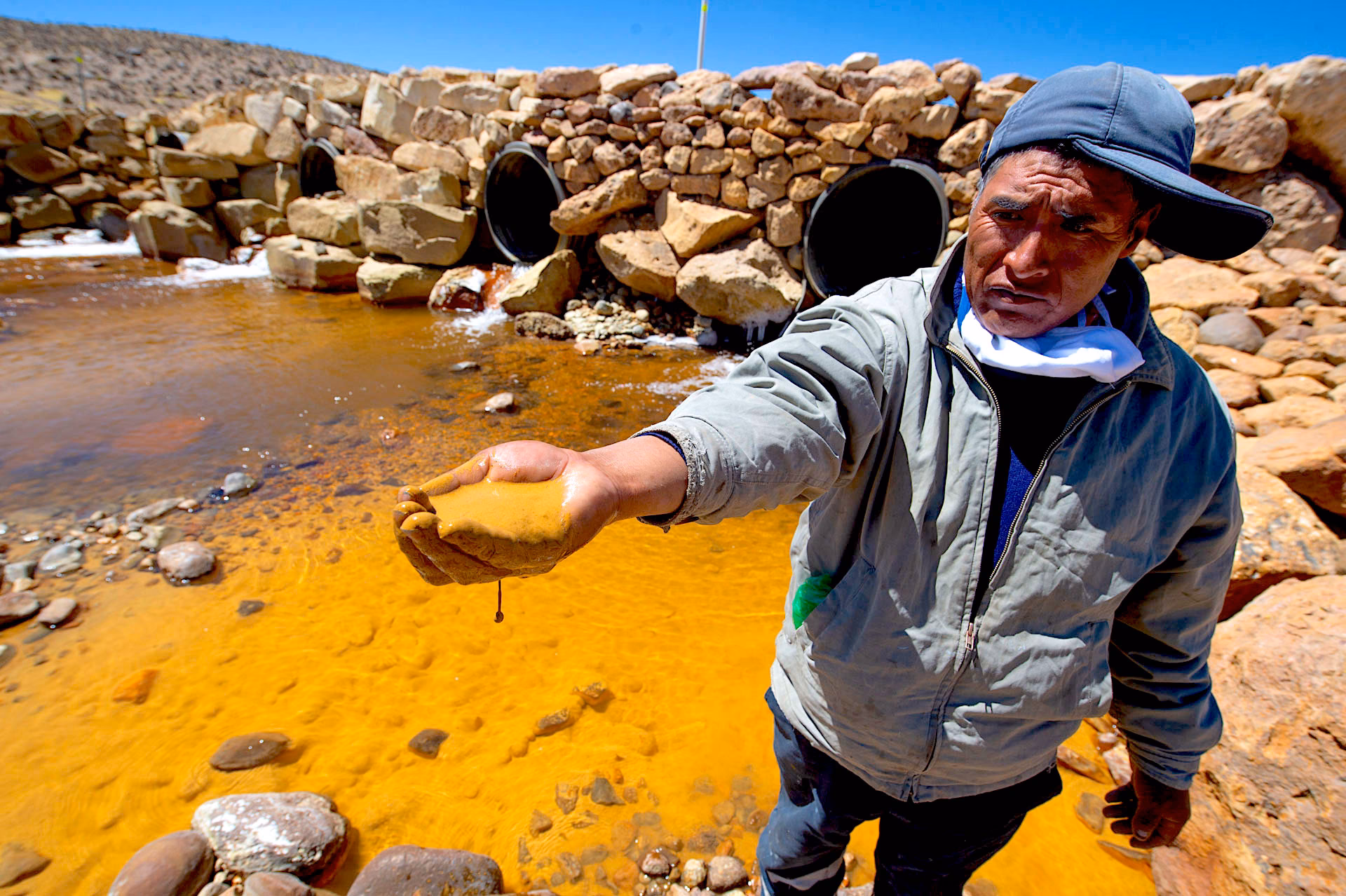 ¿Cómo se esparcen los contaminantes de los proyectos mineros?
