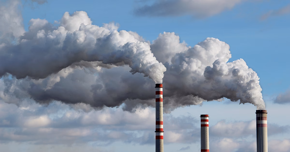 Does pH affect the dissolution of Moo 3 nanostructures?