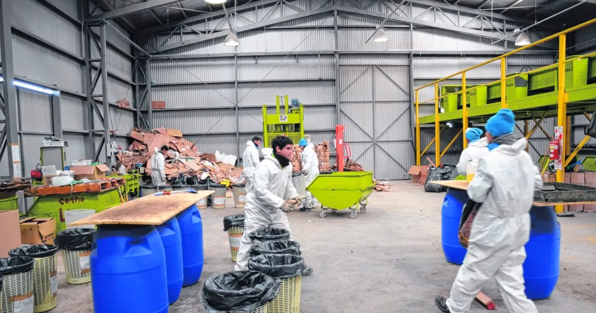 ¿Quién ejerce el régimen municipal en Neuquén?