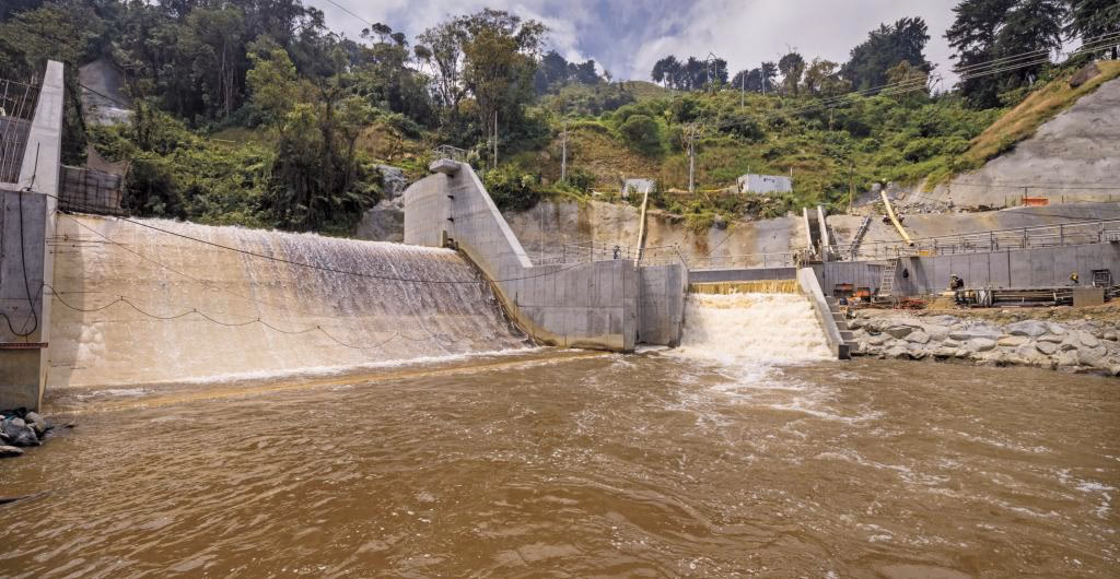 ¿Cómo funcionan las centrales en los embalses de regulación?