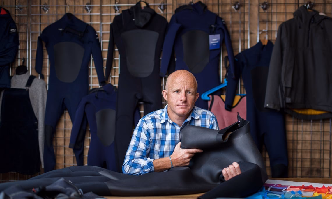 ¿Qué material se utiliza para recubrir el neopreno?