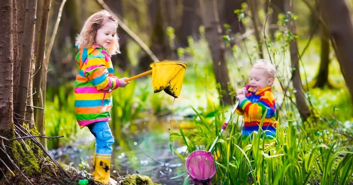 ¿Cuál es la importancia de la exploración del medio en los niños?