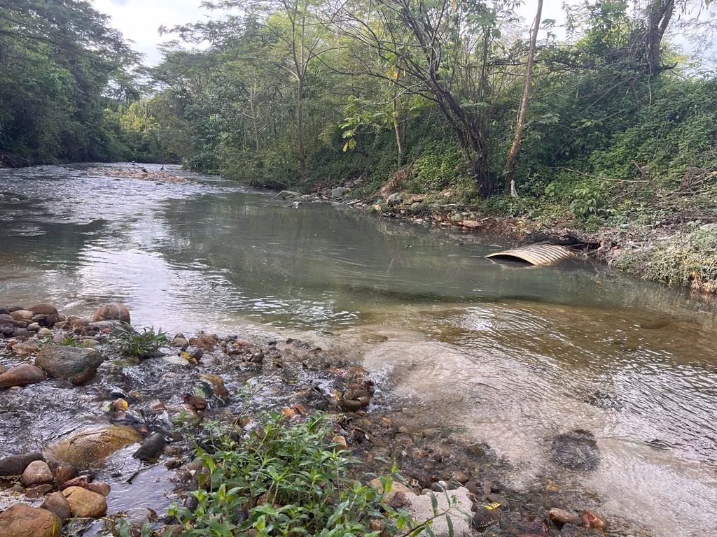 ¿Cuáles son los barrios afectados por la contaminación ambiental?
