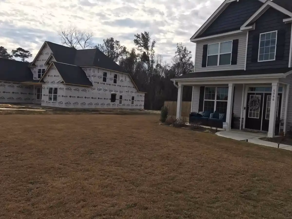 What is the threshold for a house to be contaminated with P?