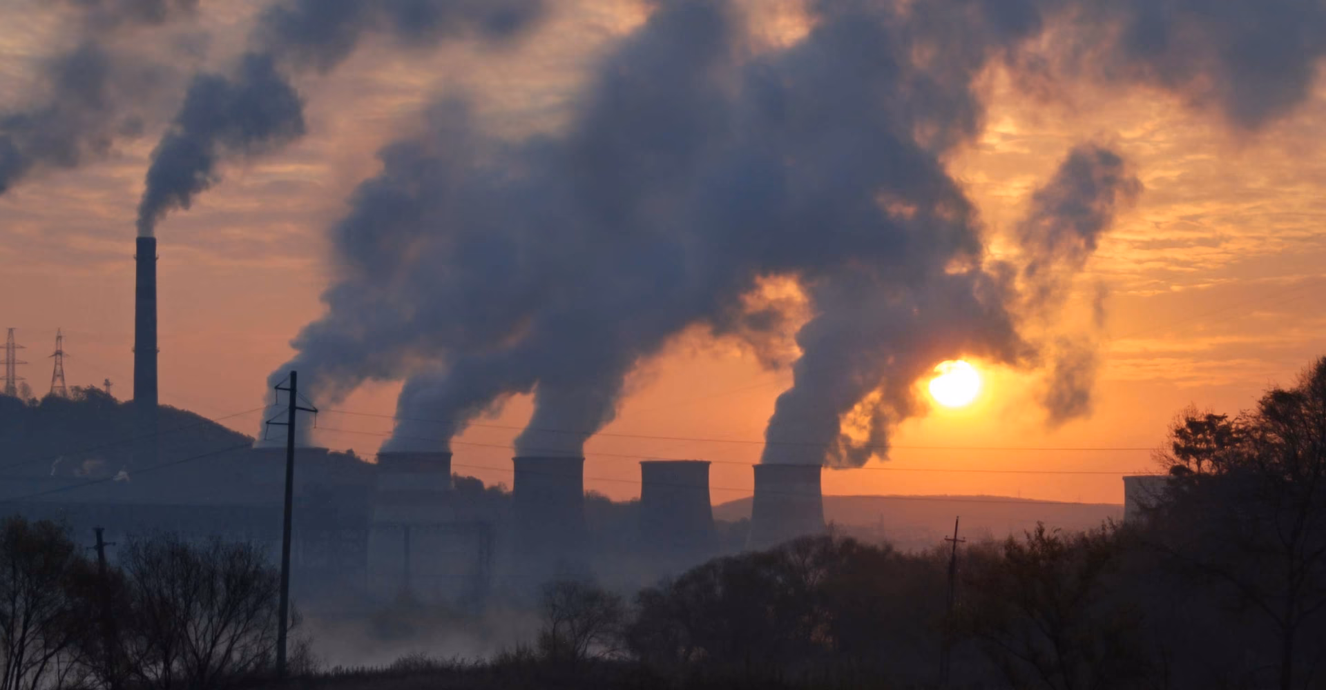 ¿Cuáles son los daños medioambientales asociados a la contaminación atmosférica?