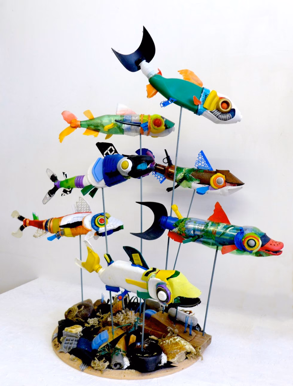 ¿Cuáles son los artistas pioneros del reciclaje?