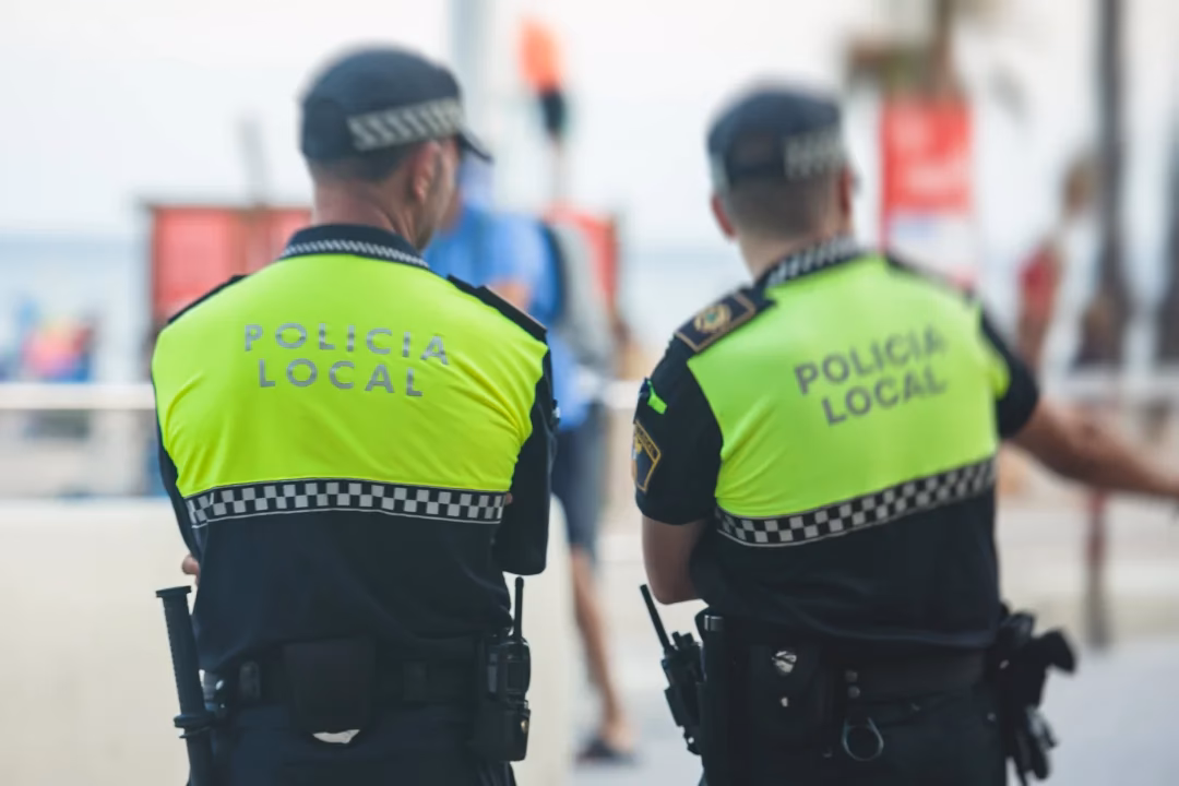 ¿Qué competencias ambientales involucra el poder de policía comunal?