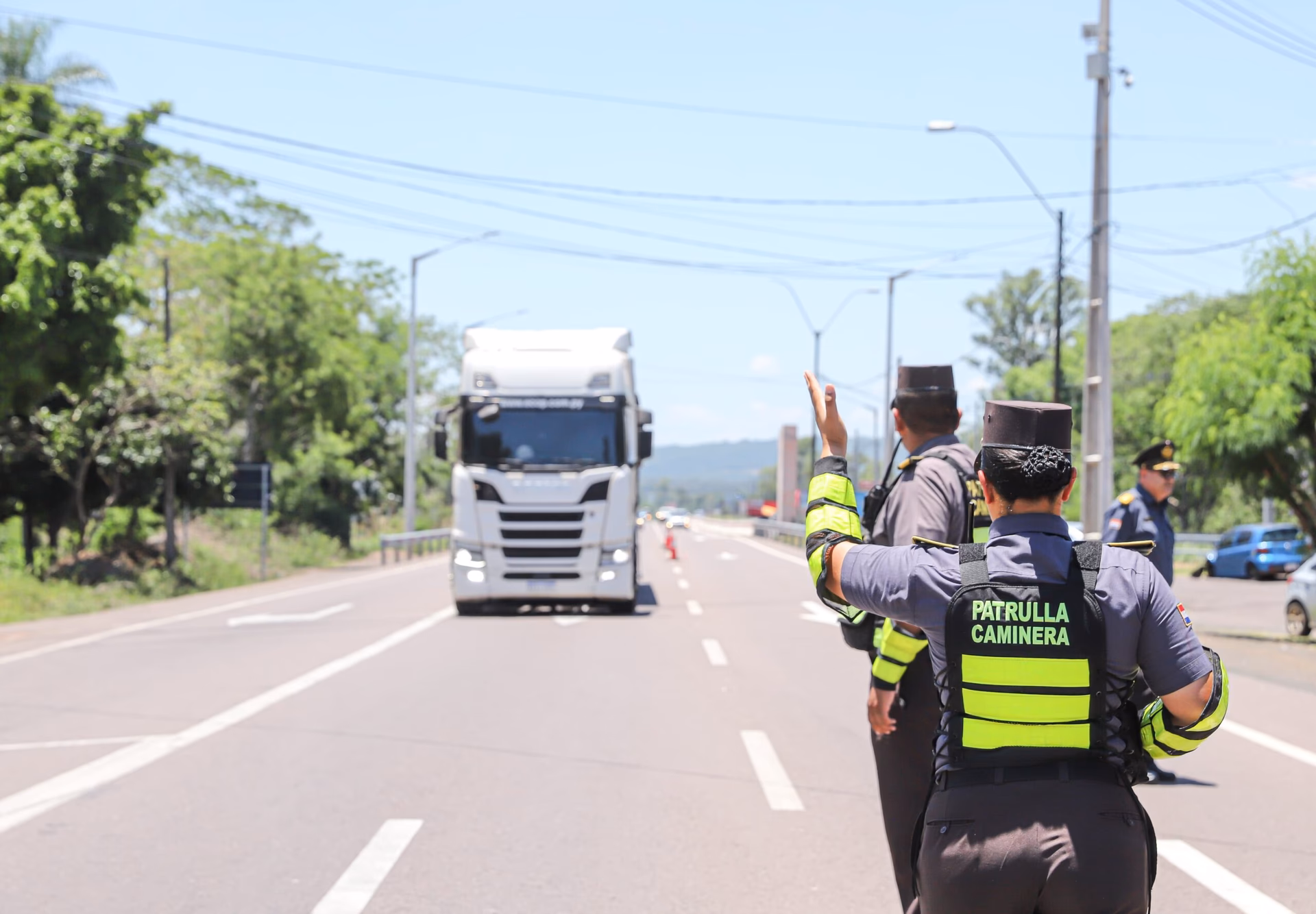 ¿Qué tipo de vehículos controla la Policía Caminera?