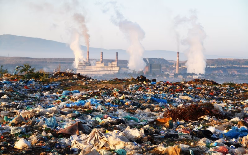 ¿Cómo reportar casos de quema ilegal de basura?