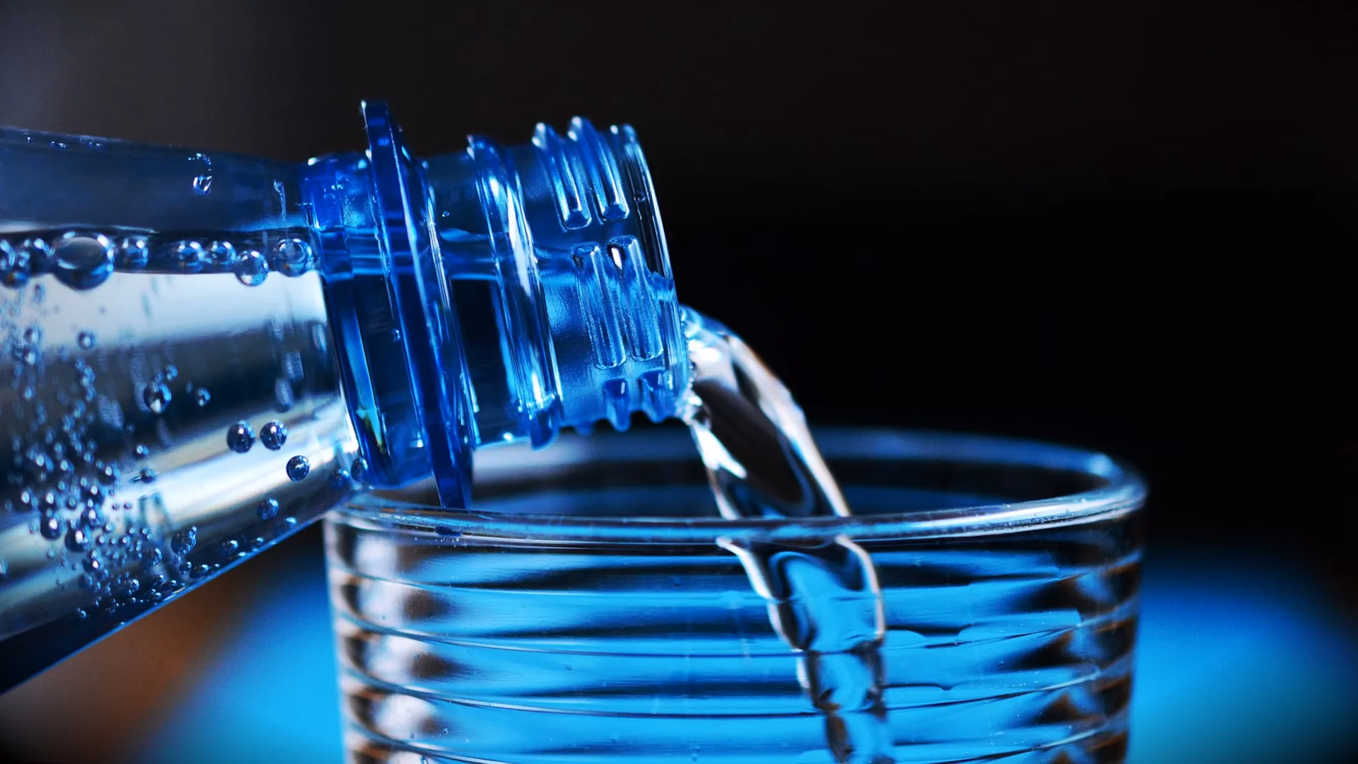 ¿Qué es la contaminación del agua pura?