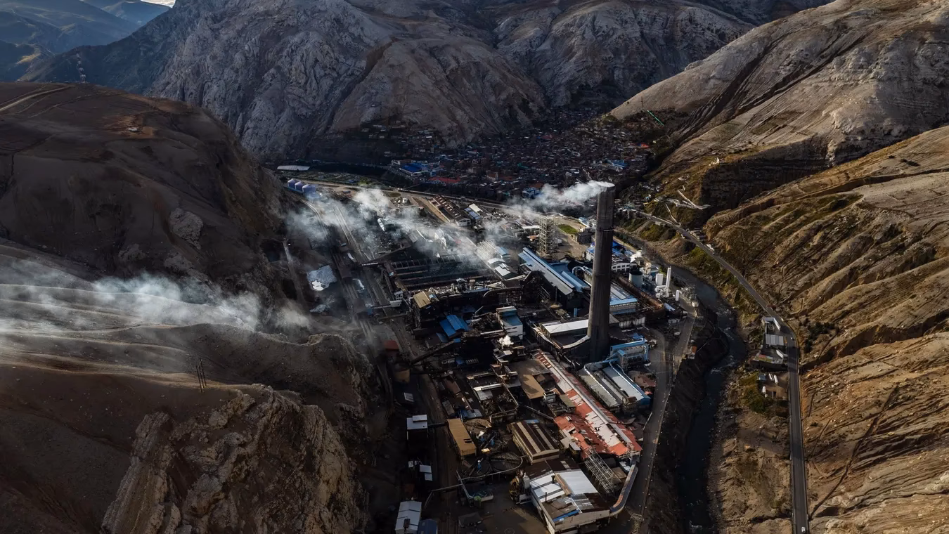 ¿Cuáles son los principales problemas de contaminación de suelo en la costa peruana?