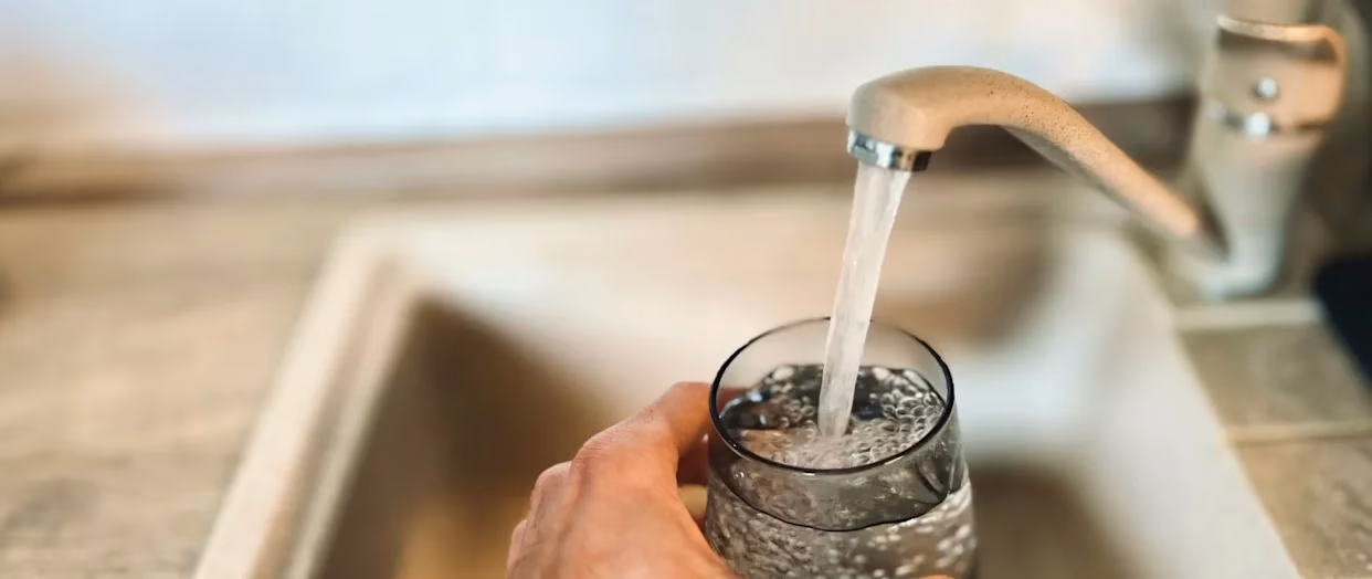 ¿Cómo se contaminan las aguas subterráneas?