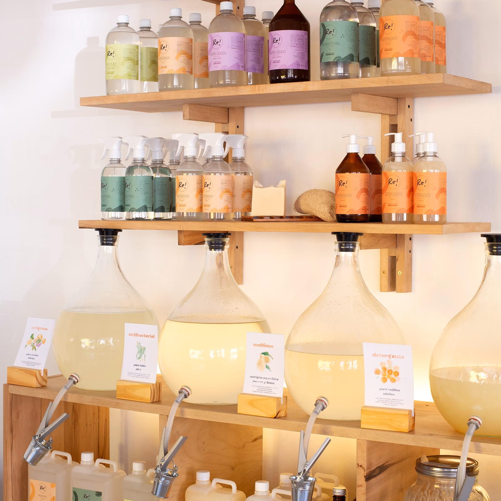 ¿Qué sistemas de descarga utilizan los sanitarios ecológicos?