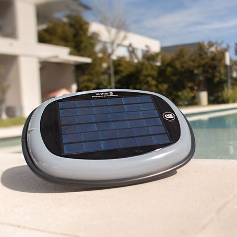 ¿Qué es un purificador de ionizador solar para piscinas?