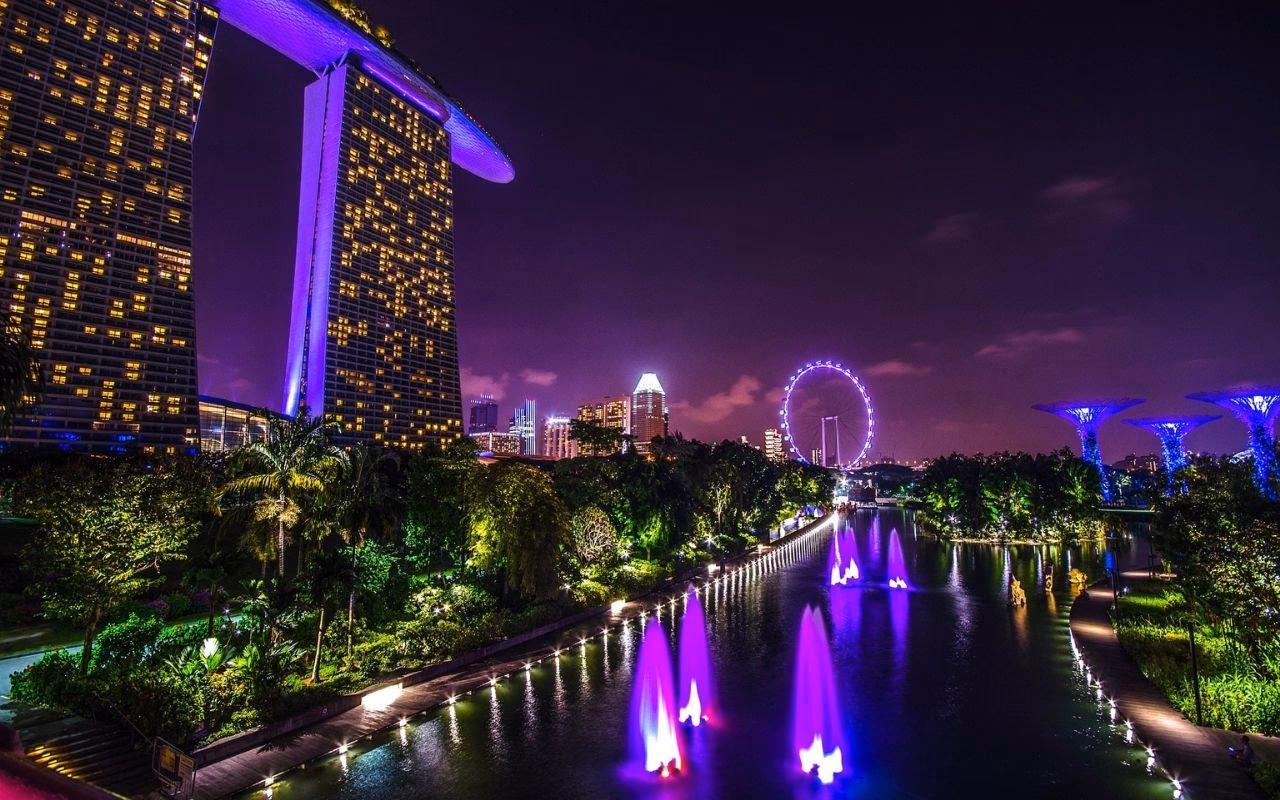 ¿Qué visión central siguieron los gobiernos de Singapur?