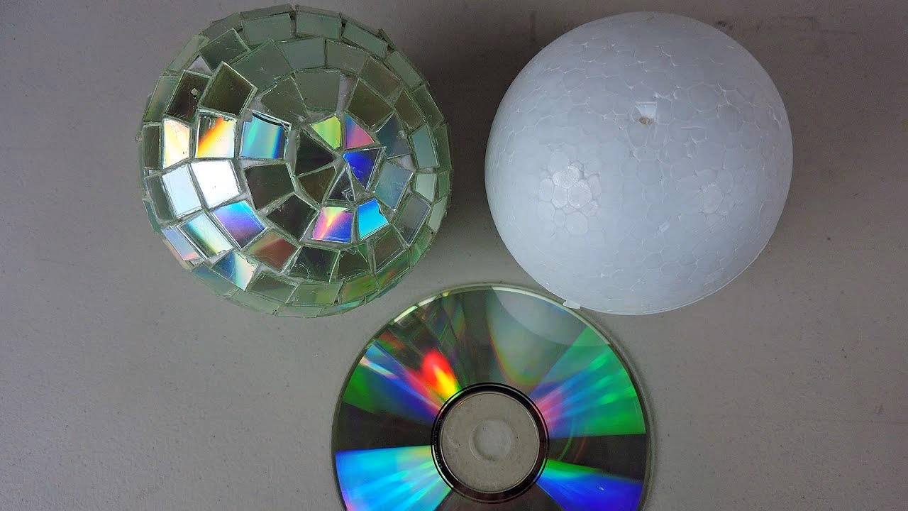 ¿Cómo puedo colgar una bola disco?