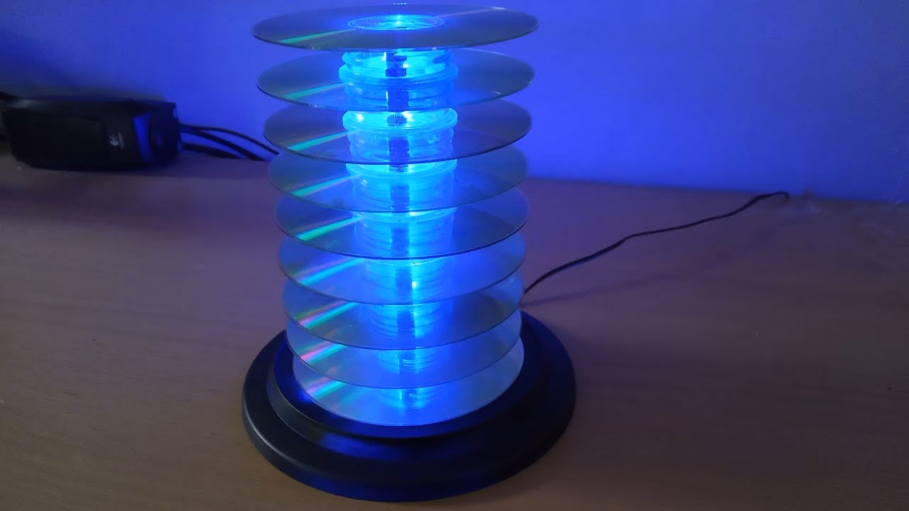 ¿Cómo montar una lámpara con CDS reciclados?