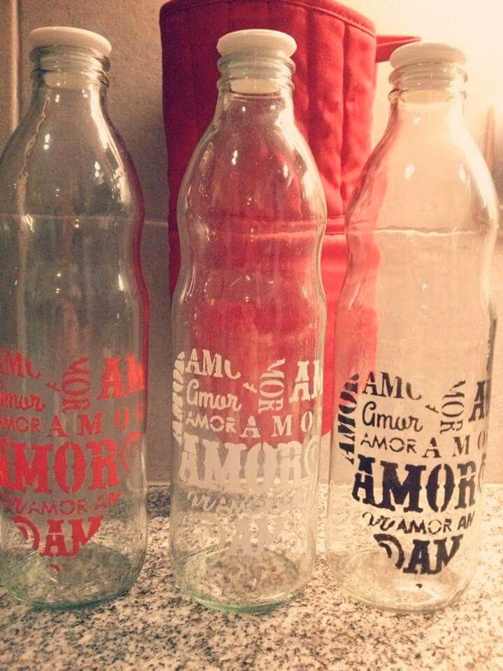 ¿Cómo limpiar los envases de vidrio de salsas de tomate?