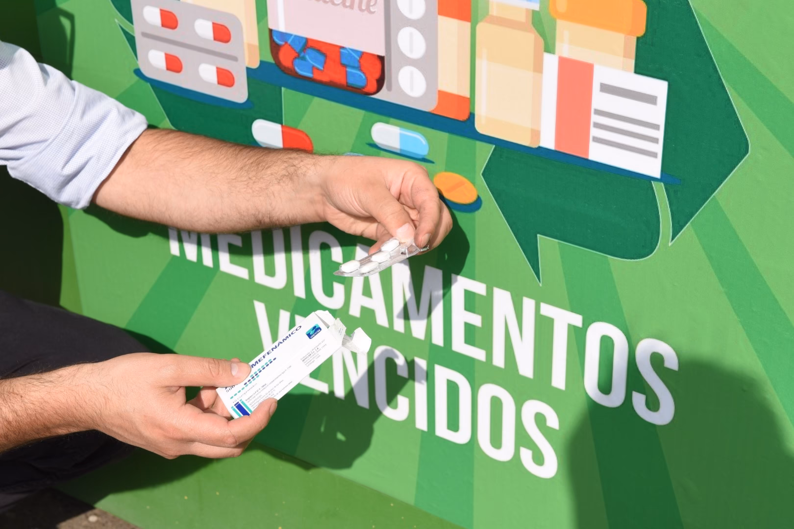 ¿Cómo se debe ampliar la iniciativa de reciclaje de medicamentos?